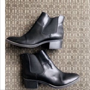 Ankle Chelsea boots